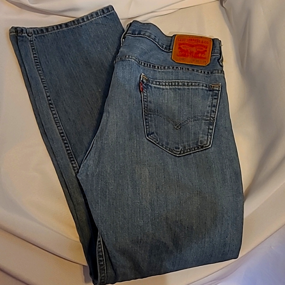 Levi's 569 jeans 34x34 lighter color relaxed fit straight leg.